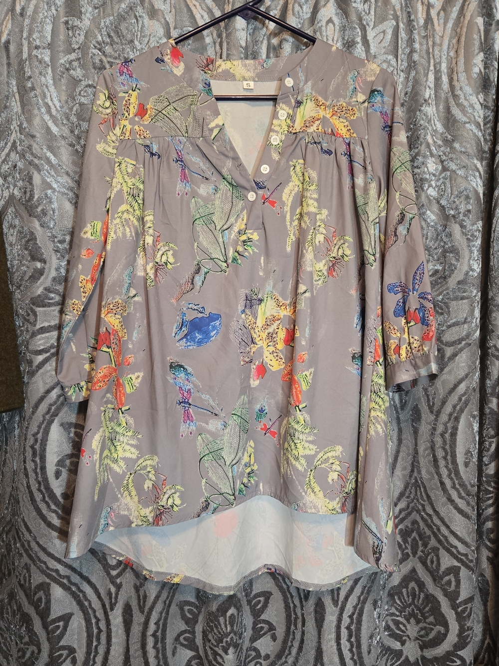 Women's Taupe Botanical Print V-Neck Blouse